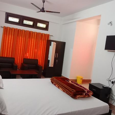 Niroda Guest House Guwahati Buitenkant foto