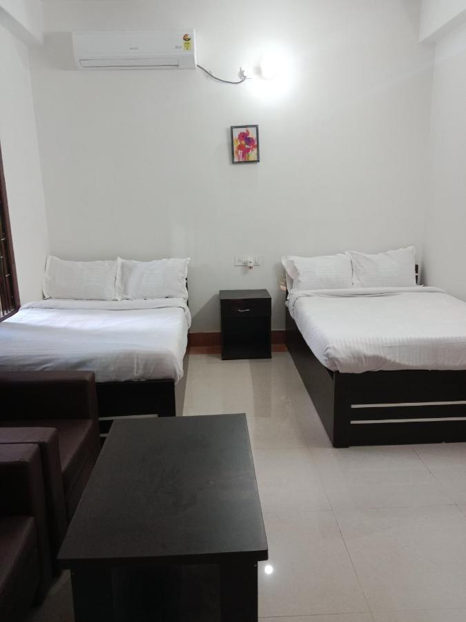 Niroda Guest House Guwahati Buitenkant foto