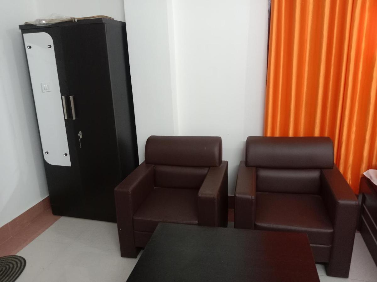 Niroda Guest House Guwahati Buitenkant foto