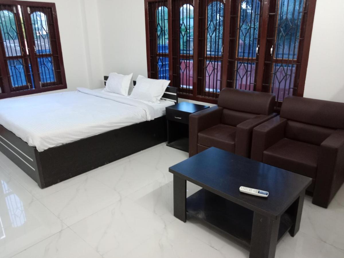 Niroda Guest House Guwahati Buitenkant foto