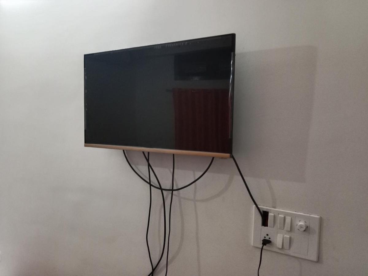 Niroda Guest House Guwahati Buitenkant foto